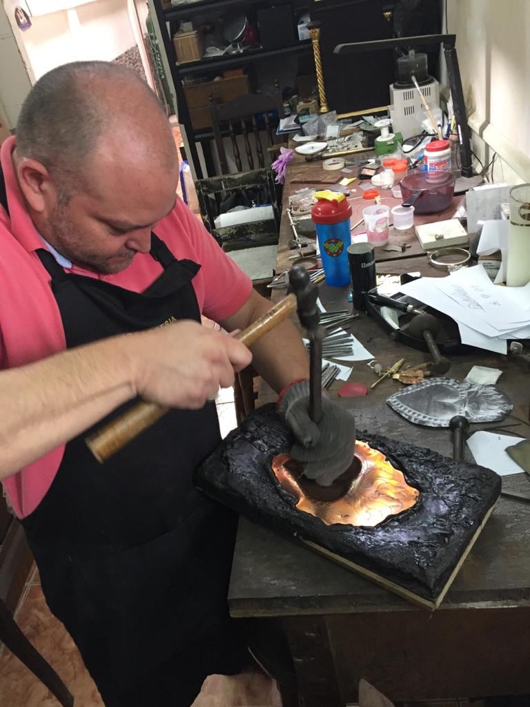 Fernando Soto Coto es el único Joyero de la Virgen de la familia Del Valle que queda con vida y la crisis por la pandemia lo golpeó duro hasta que se puso a hacer virgencitas