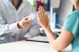 Colegio de Médicos hace un llamado urgente por algo muy peligroso que ocurre con los medicamentos