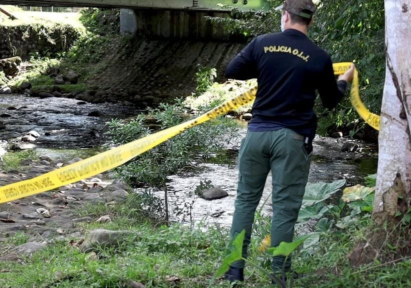 El OIJ levantó el cuerpo del niño de 10 años ahogado en poza del río San José, en Horquetas de Sarapiquí. Foto: Reiner Montero
