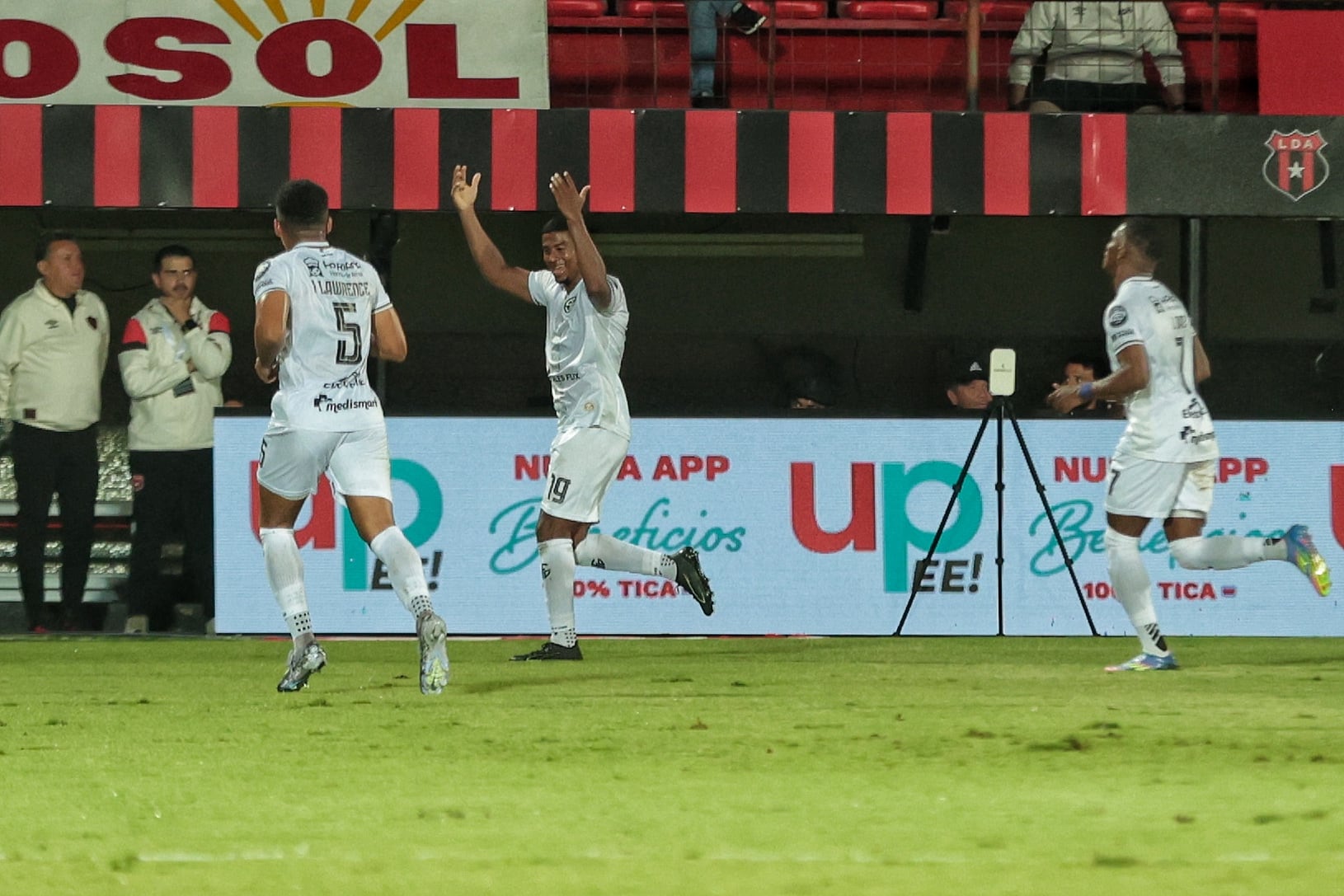 15/02/2025/ Juego entre Liga Deportiva Alajuelense vs Sporting FC en el estadio Alejandro Morera Soto / foto John Durán