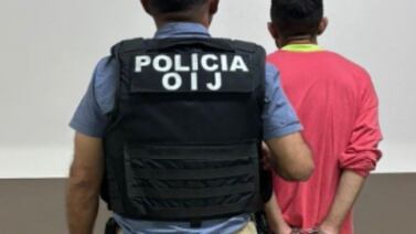 Detienen a sospechoso de hacerle una maldad a chofer de bus que se bajó para hacer mandado