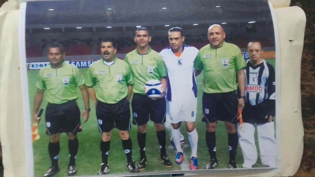 Julio Quirós, expolicía y árbitro que perdió todo en un incendio en San Sebastián. Cortesía.