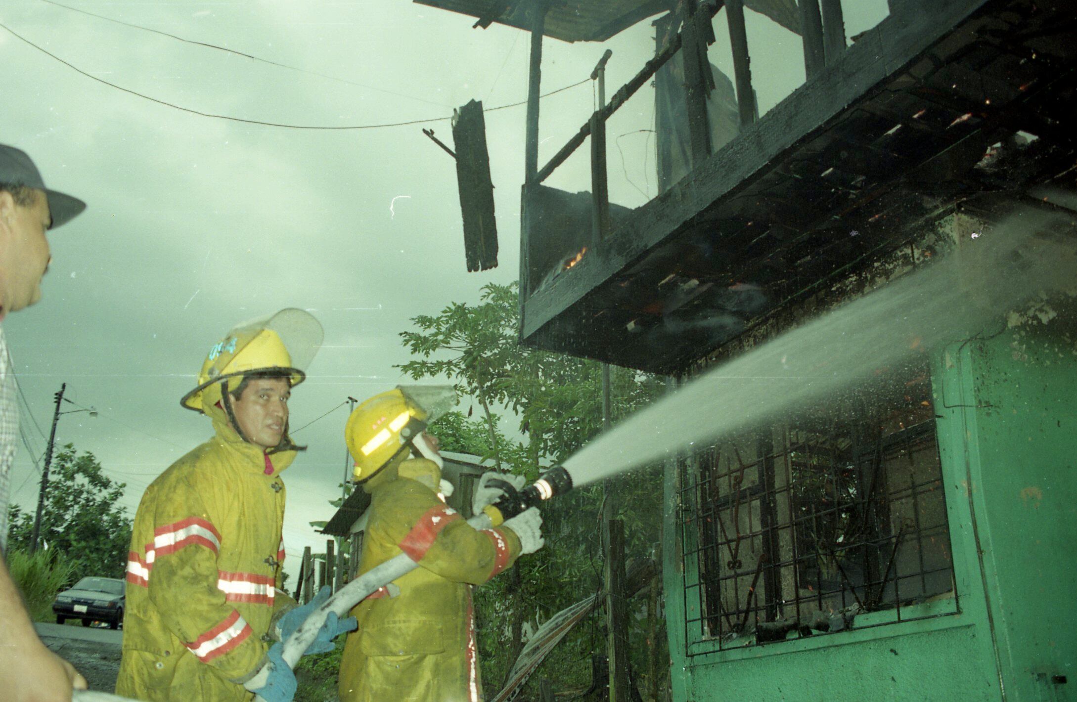Atentado en Limón, el 22 de agosto del 2000, dejó tres fallecidos, en el sitio murió Víctor Vega Montero, de 58 años. Su jefe, identificado como Alfredo Ramírez Solano, dueño de una empresa de vigilancia, y la esposa de este, Rosa Acón Ulate.