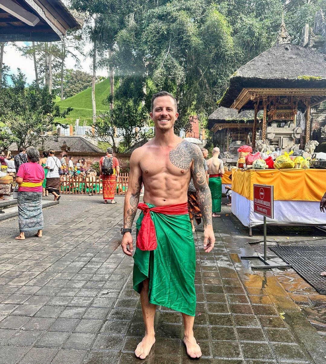 Daniel Vargas y Shirley Álvarez participaron en un ritual de purificación en Indonesia.
