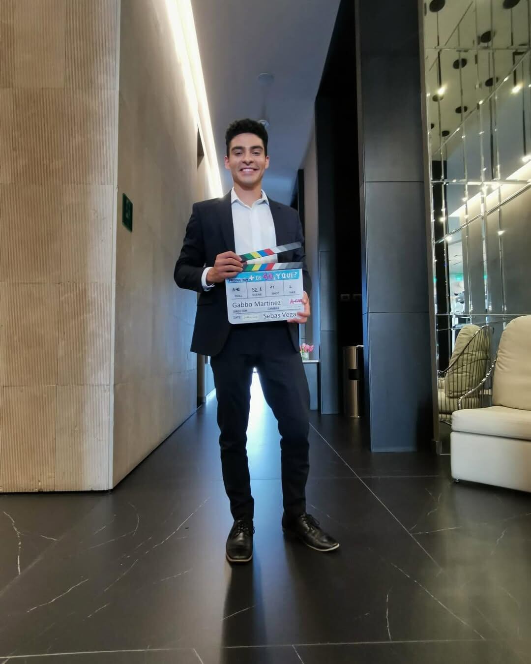 Julián Valverde, el nuevo periodista de Teletica, contó la difícil situación por la que pasó hace 10 años y que lo llevó al mundo del teatro y del cine antes de debutar en la televisión.