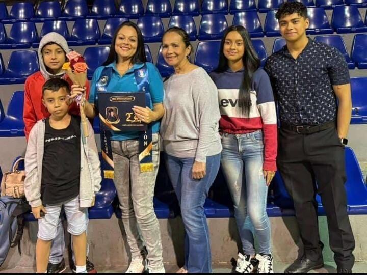 Yisley Duarte es una vecina de Cristo Rey que ha enfrentado una vida dura, llena de dolor, sacrificios y limitaciones, pero un día encontró un ángel que creyó en ella y le dio las armas para empezar a luchar para cumplir sus sueños.