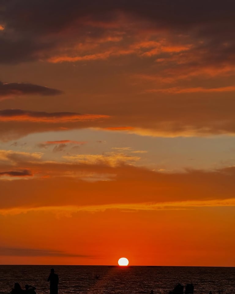 Valeria Rees deslumbró con su belleza y demostró por qué el rojo le ...