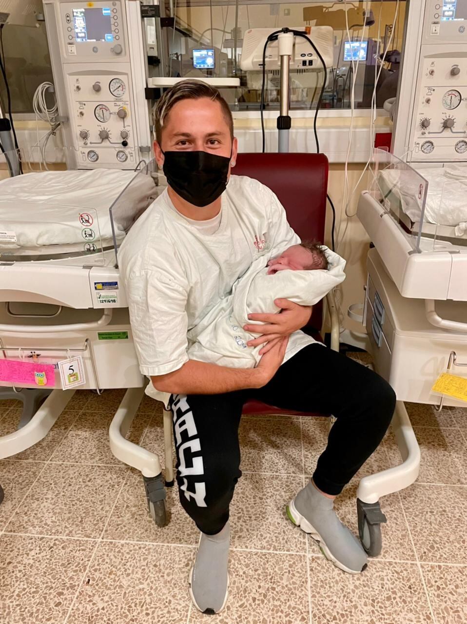 Luca es el hijo del volante Anthony López. Nació el viernes 18 de junio. Cortesía.