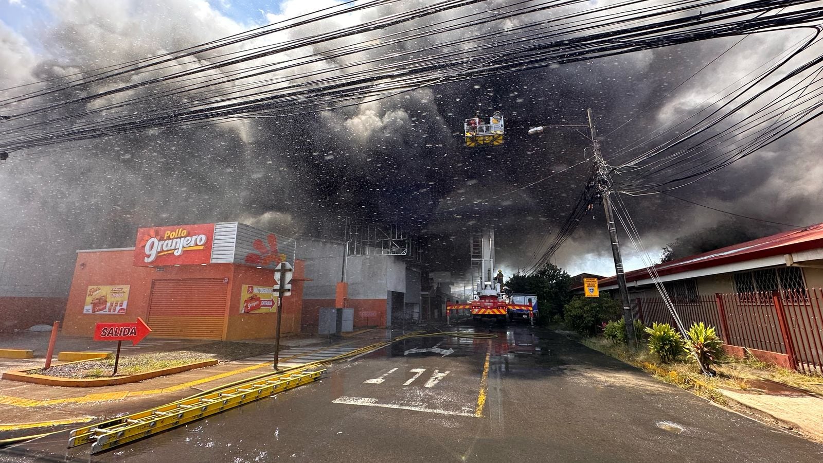 Incendio Tibás