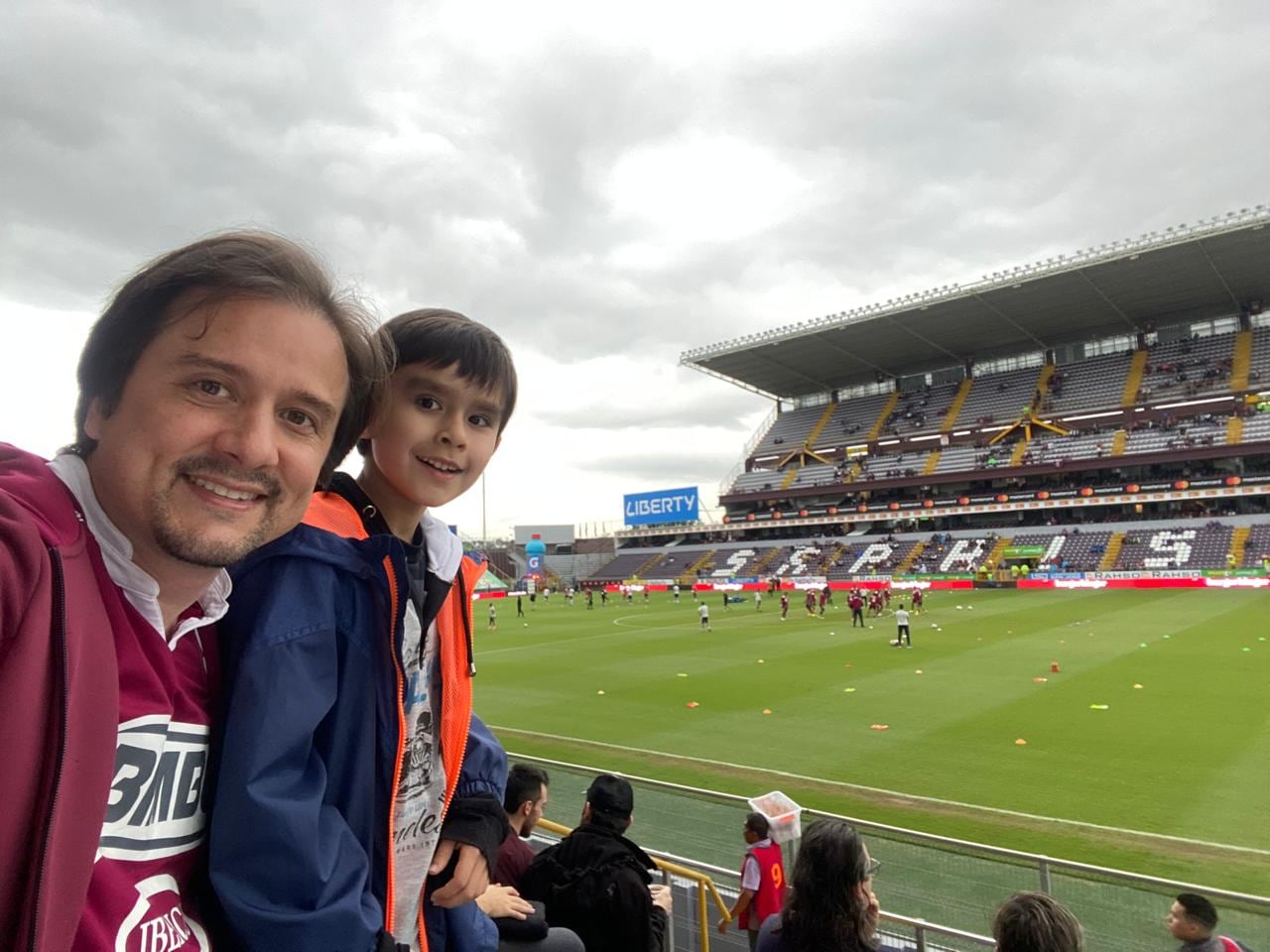Emanuel Cervantes, aficionado saprissa, bandera saprissa, Chirripó