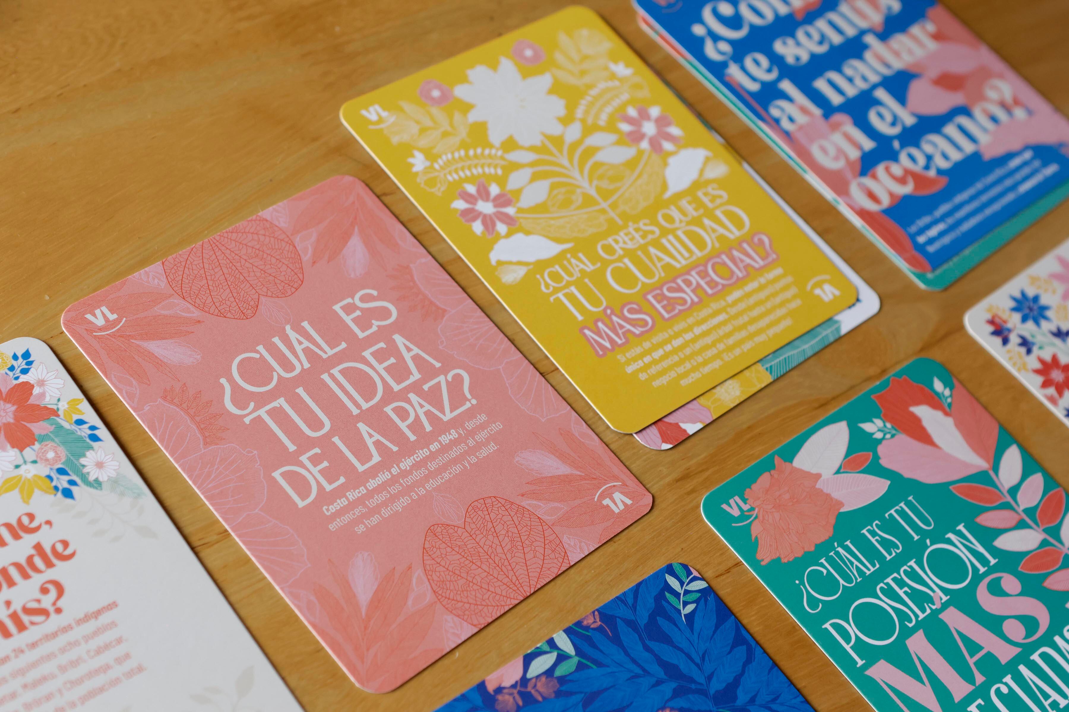 16/05/2024. San Pedro de Montes de Oca. Hora: 01:30 p.m. Entrevista con Cristina Gomar, psicóloga que fundó en Instagram la comunidad "Vaso Lleno" y el juego de cartas "Vasoterapia", que promueve las conversaciones en temas sensibles de diversa índole y edades. Fotos: Mayela López