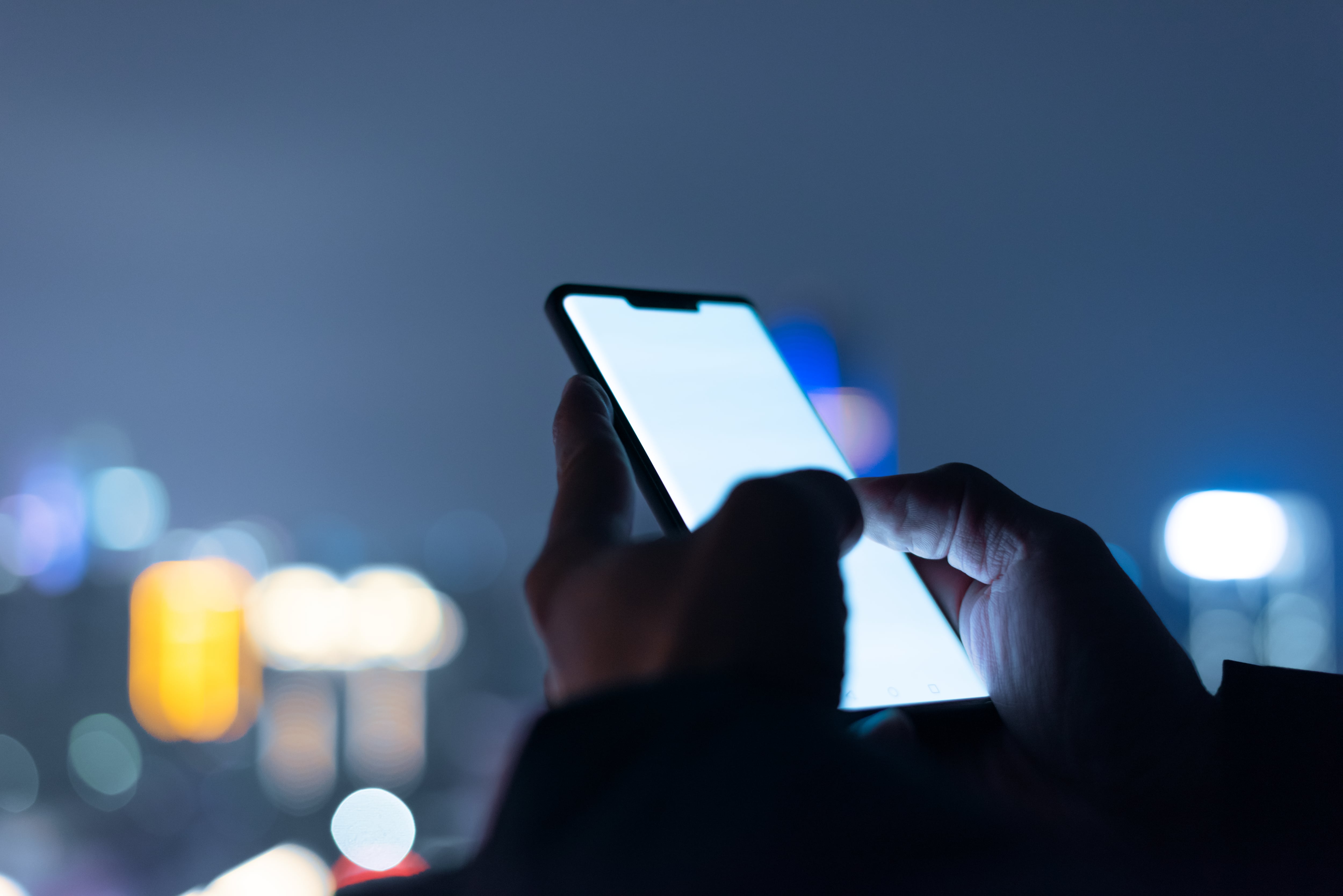 Blue light | Luz azul | Shutterstock