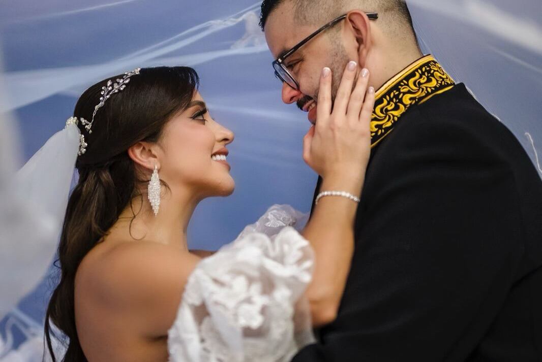 El periodista Jonathan Villarreal, exesposo de Thais Alfaro, volvió a dar el “sí acepto”, según anunció él mismo con varias fotos que compartió en redes de su lujosa y elegante boda.