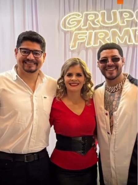 La presidenta electa Laura Fernández asistió al concierto del grupo Firme en La Sabana.