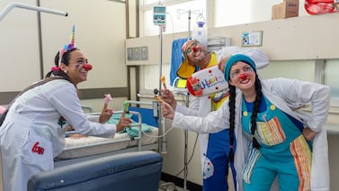 Conozca al grupo de doctores que da esperanza con alegría, pasión y narices de payaso