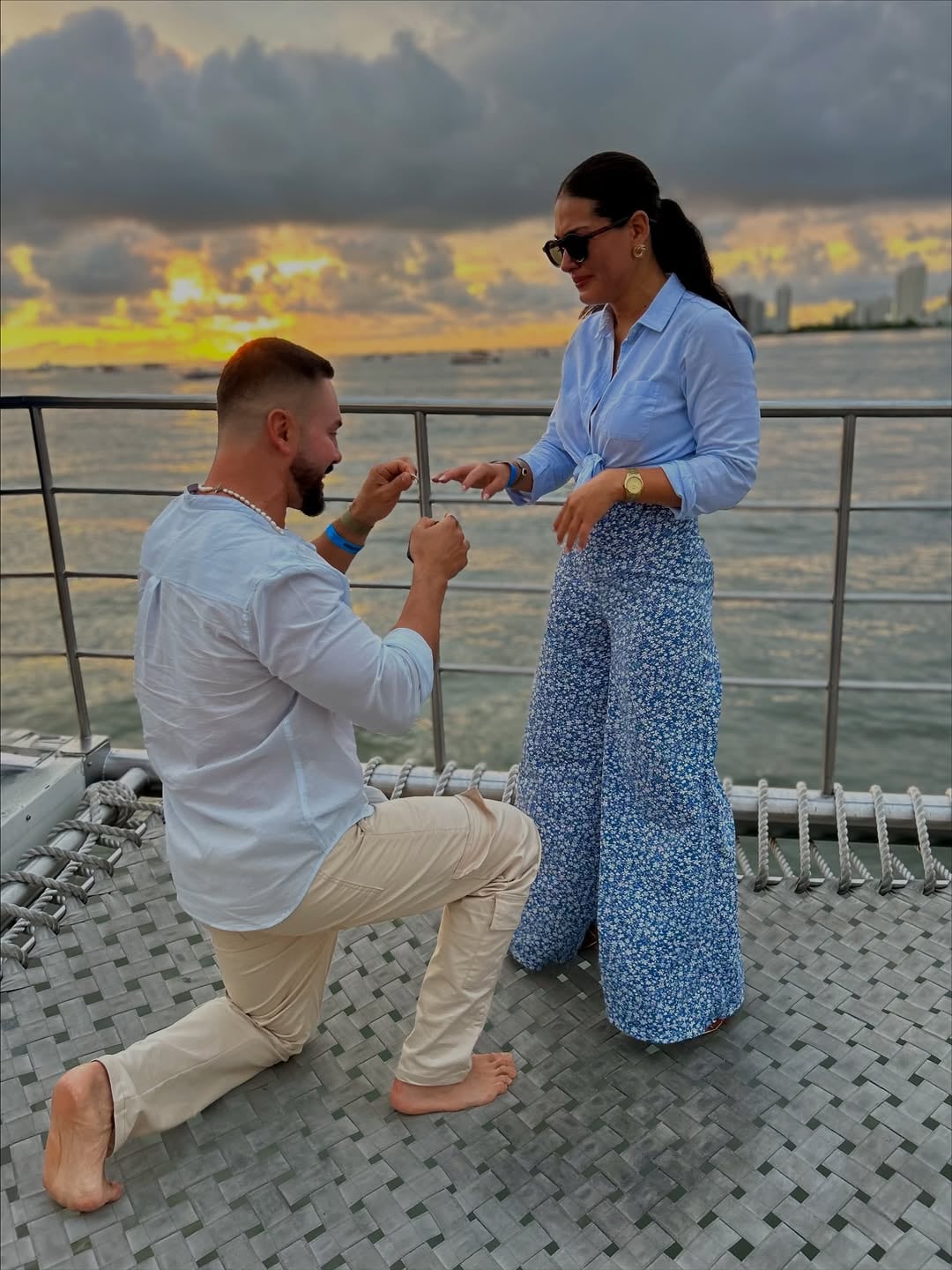 Daniel Carvajal y su propuesta de matrimonio a su novia Laura Ospina.