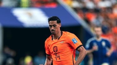 Jugador fue blanco de críticas al revelar que se fue del Manchester City para ganar más dinero en Arabia Saudita