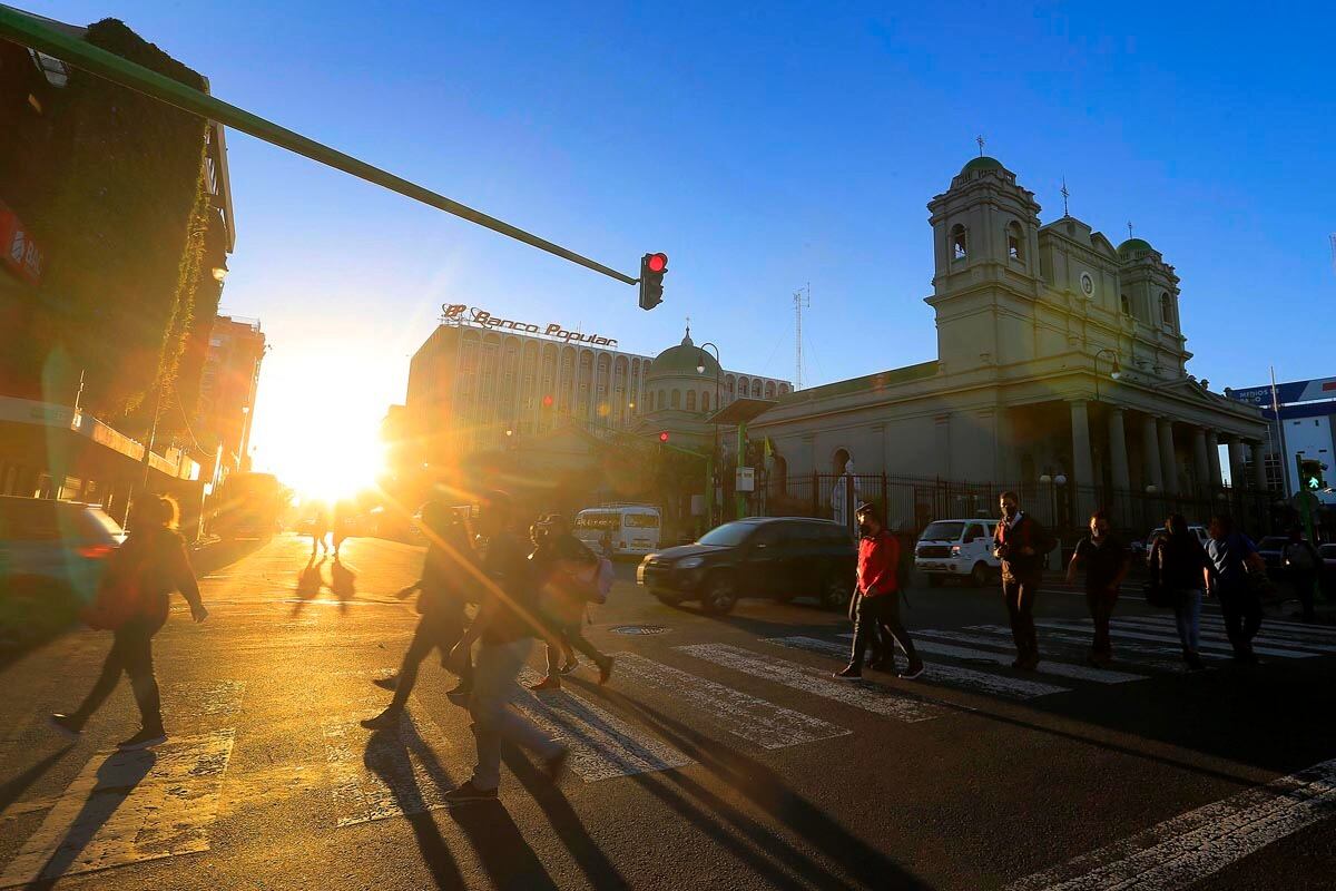 La mañana de este lunes en San José la temperatura mínima fue de 16°C.  El IMN afirma que este mes va a cerrar con días frescos y muy ventosos. Foto: Rafael Pacheco.