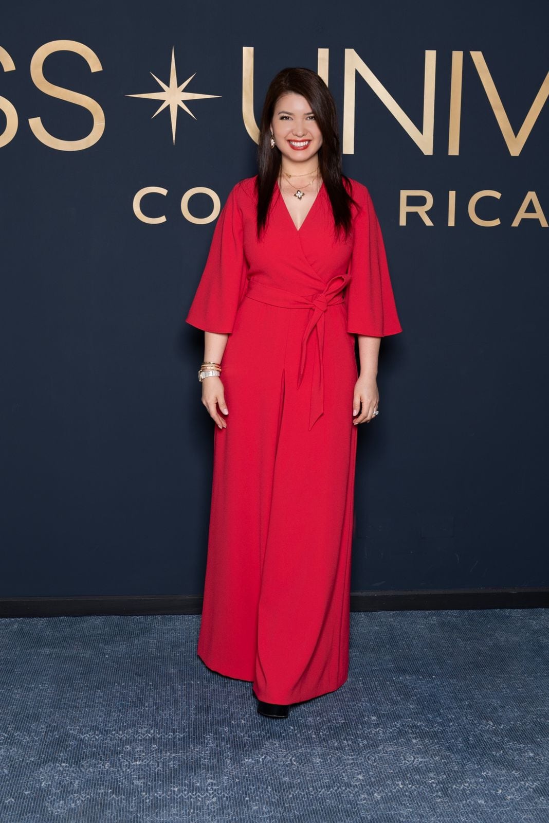 Yessenia Ramírez está en el Miss Universo capacitándose y apoyando a Elena Hidalgo