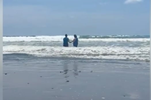 La creencia popular, que viene desde nuestros abuelos, de entregarle una almohada al mar o un río para que aparezca el cuerpo de un ahogado, sí da resultado.