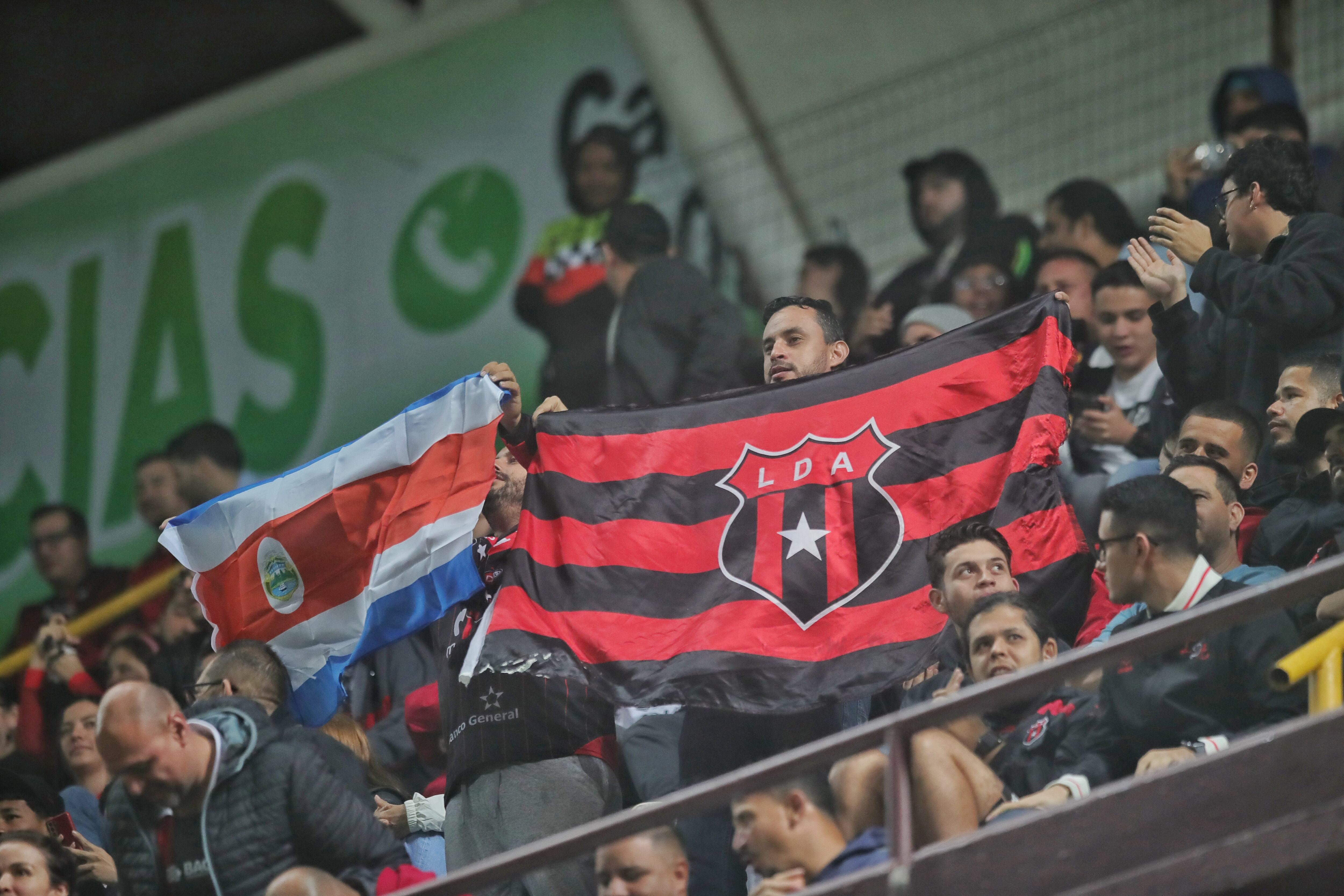 25/10/2023/ Previo Juego entre el Club Sport Herediano vs Liga Deportiva Alajuelense por la copa centroamericana de CONCACAF en el estadio Ricardo Saprissa / Foto John Durán