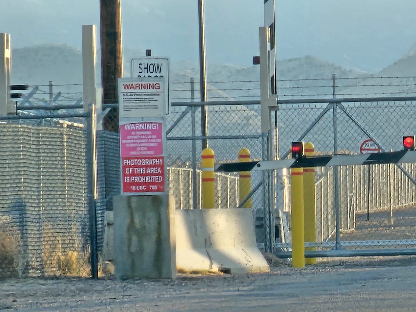 Marco González y Óscar Quirós del equipo de Investigación Paranormal CR y del grupo Clan Revoluciona2 se lanzaron de lleno a esta misión entre el 12 y 13 del pasado abril y visitaron el Área 51 en Nevada, Estados Unidos