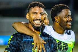 Marcel Hernández tiró una fuerte rajada contra el fútbol de El Salvador