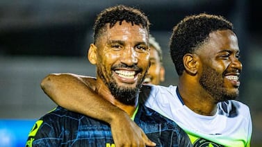 Marcel Hernández tiró una fuerte rajada contra el fútbol de El Salvador