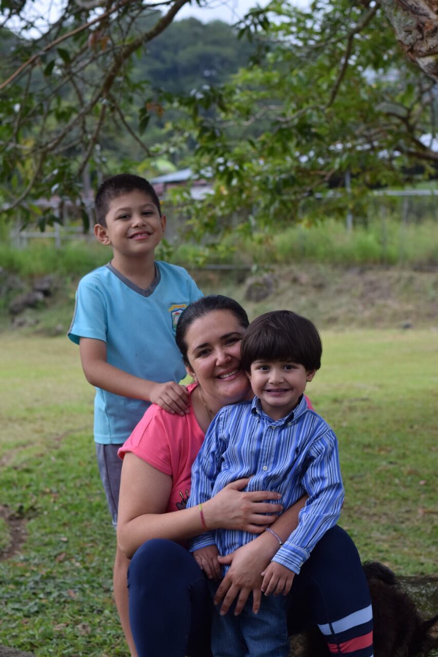 Gerardo Antonio Salazar Arce es Toñito, un tierno niño de 5 años quien necesita de toda la ayuda posible para poderse irse a operar a España ya que nació con una malformación en su corazón