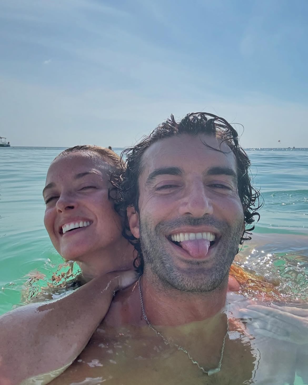 El actor Justin Baldoni está de vacaciones en Nosara, Guanacaste.