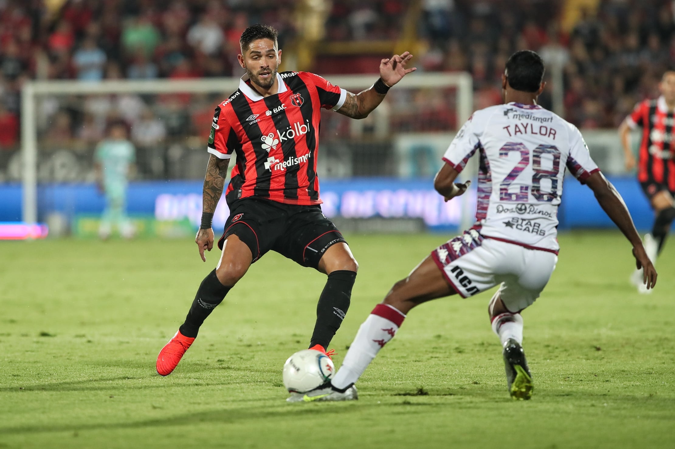20/04/2024/ Clásico Nacional entre Liga Deportiva Alajuelense vs Deportivo Saprissa por la jornada 19 del torneo clausura de la Liga Promerica en el estadio Alejandro Morera Soto / Foto John Durán