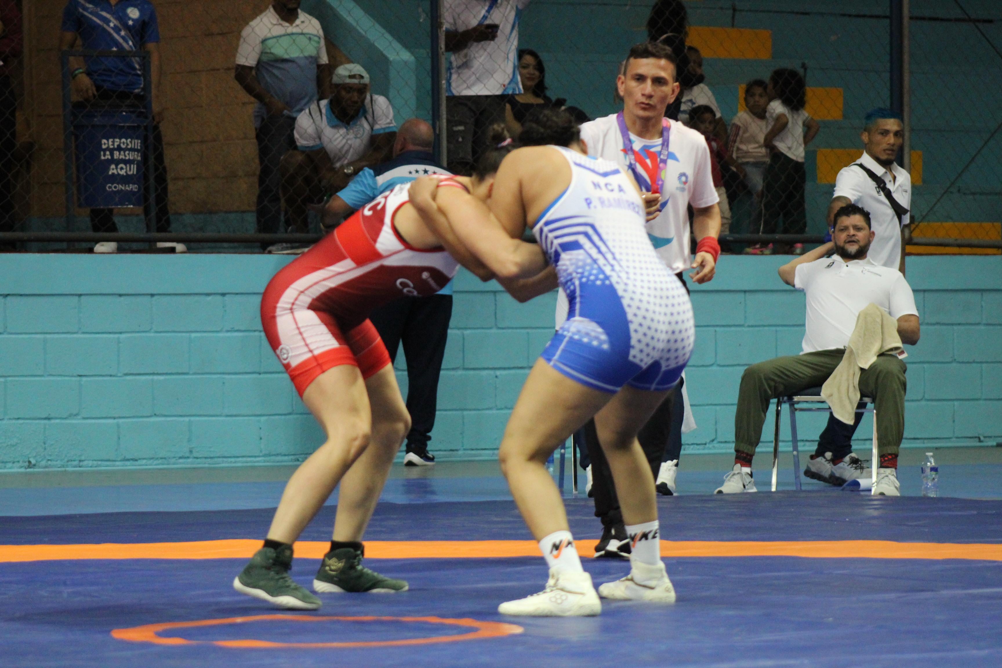 Marcela Blanco, ganadora de medalla de plata en lucha en los Juegos Centroamericanos