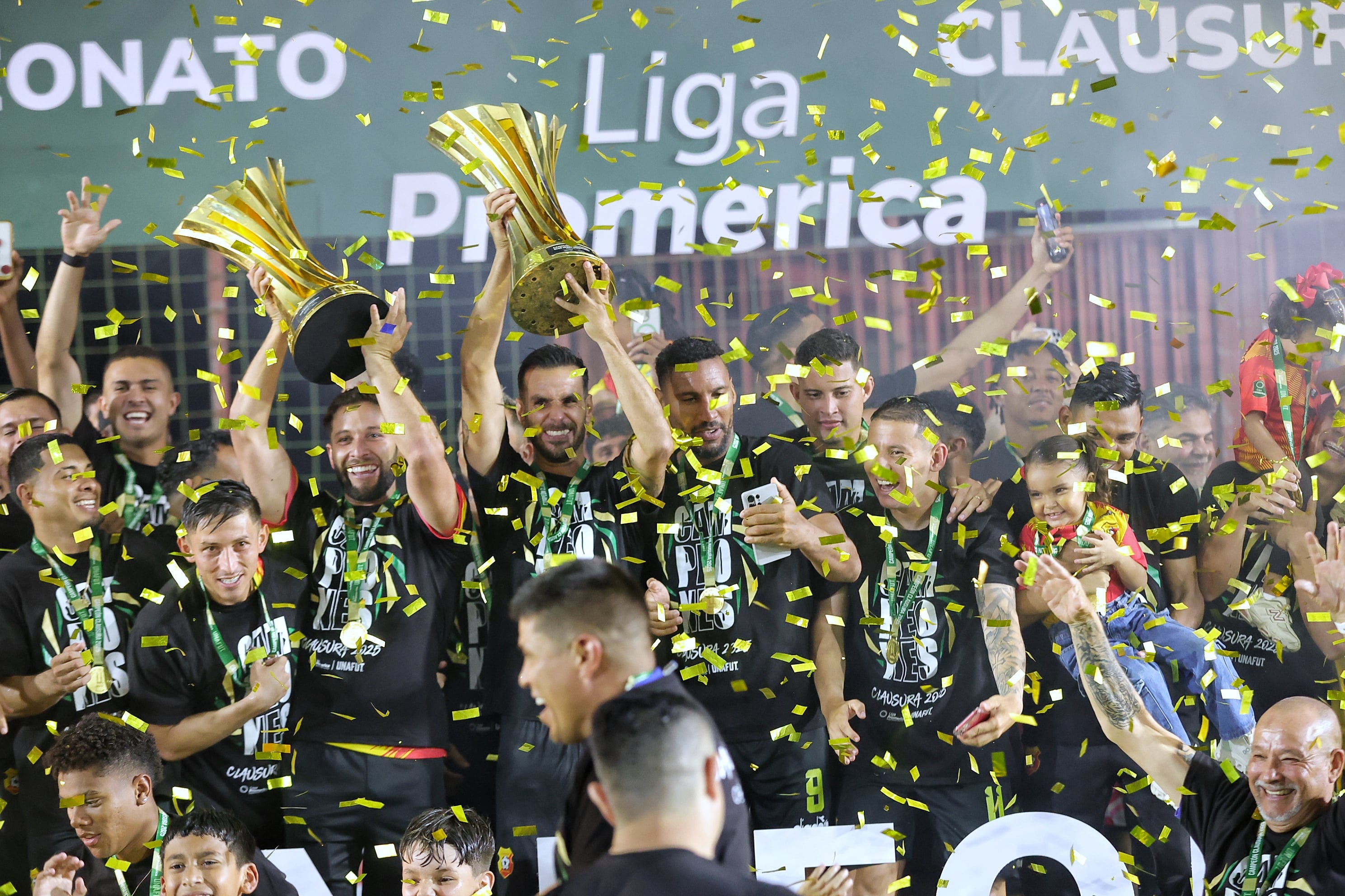 28/05/2025/ Juego entre Club Sport Herediano vs Liga Deportiva Alajuelense por  el partido de vuelta de la gran final el torneo Clausura de la Liga Promerica en el estadio Carlos Alvarado / foto John Durán