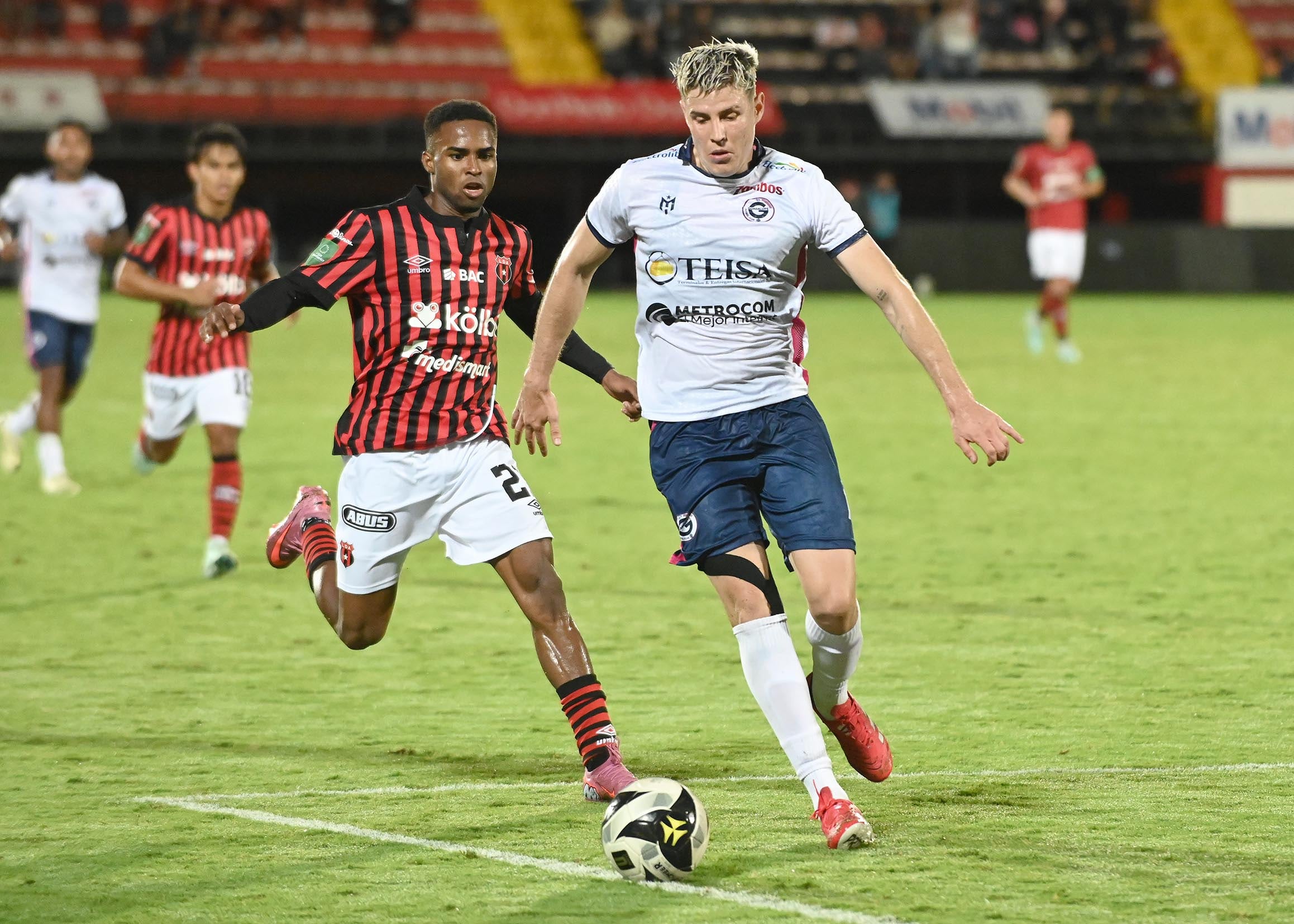 03 de agosto del 2025. Estadio Alejandro Morera Soto, Alajuela. 18:00 hrs. Jornada # 2 del Torneo de Apertura 2025 del Campeonato Nacional de Futbol de Primer División. La Liga Deportiva Alajuelense (LDA) enfrenta como local al Guadalupe F.C. En la foto: Ambiente previo al juego, técnicos de ambos equipos: Oscar Ramírez y Fernando Palomeque además de acciones durante el juego. Foto: Albert Marín.