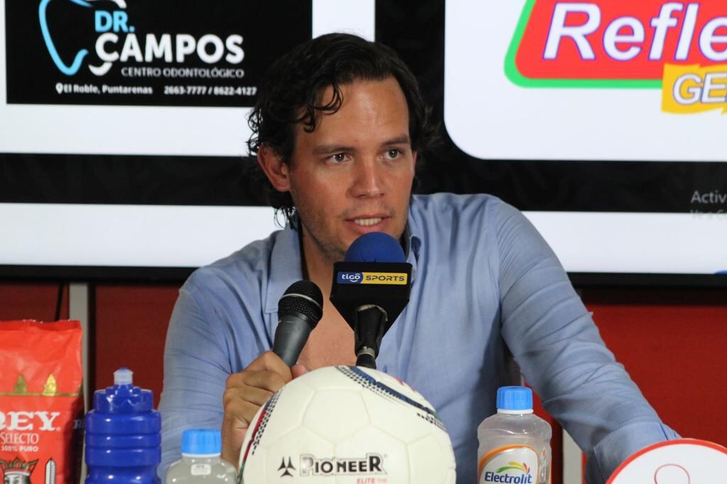 Javier San Román renunció como técnico de Grecia. Foto: Prensa Grecia
