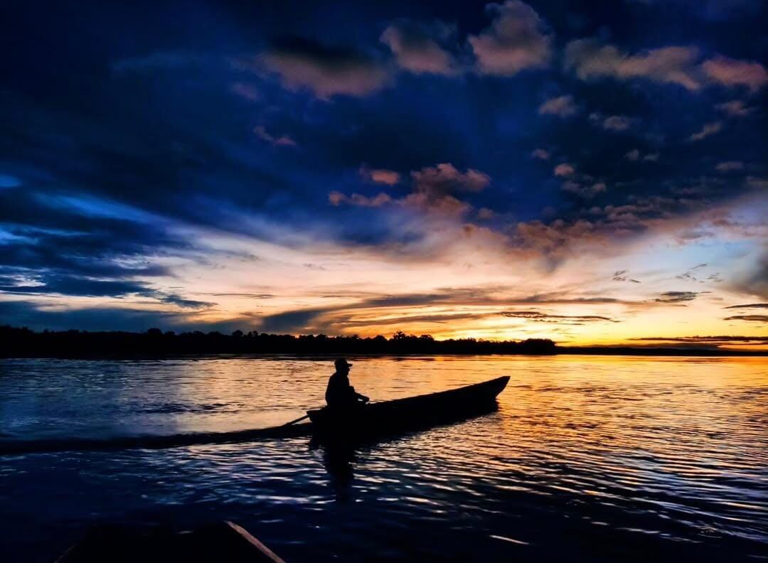 El fraile costarricense, Erick Marín Carballo, estuvo desde el 2022 al 2024 en el Amazonas y compartiendo 100% del tiempo con indígenas aprendió a comer mono, insectos de todo tipo y enamorarse del sabor de la piraña