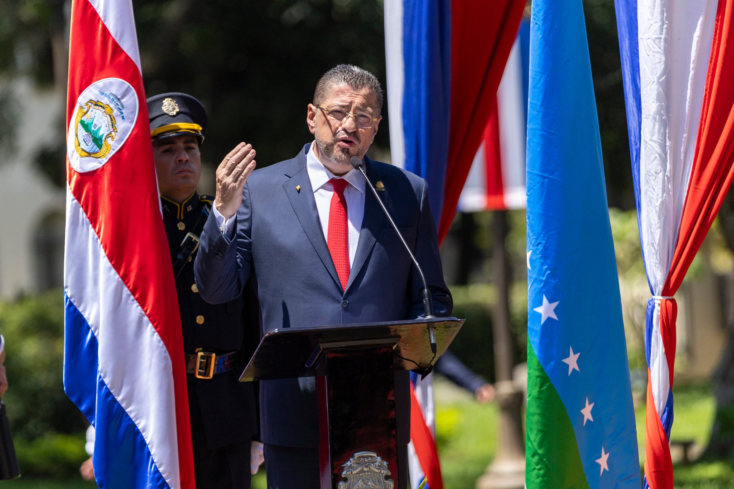 15/09/2024, San José, Paruqe Nacional y Avenida Segunda, celebración del acto cívico de los 203 años de independencia y el desfile de las bandas de las escuelas y colegios de San José, en el acto cívico estuvo el presidente de la república Rodrigo Chaves junto a la primera dama Signe Zeikate, y el alcalde de San José, Luis Diego Miranda, tambien ministros y diputados junto a varios diplomaticos.