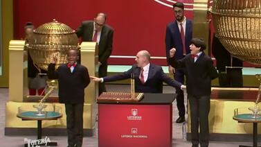 Vea la curiosa forma en la que cantan el Gordo Navideño en España