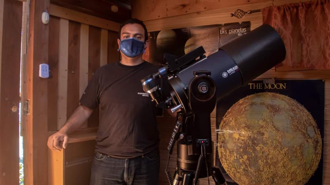 Ronald Arias Marchena, guía naturalista y de astronomía con más de 20 años de experiencia, logró hacerle una muy bonita foto a Leonard el pasado 3 de diciembre como a las cuatro de la madrugada