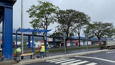 Recorrimos el nuevo y largo puente peatonal de Hatillo y así nos fue en la caminata