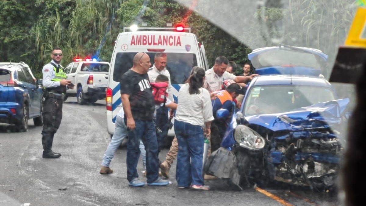 Un fatal choque entre dos carros cobró la vida de Wilbert Villalobos López, de 64 años, en la ruta 32, este jueves 25 de diciembre del 2025. Foto: Cortesía