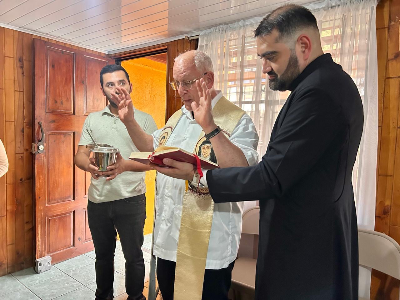 Yadira Maliaño y sus cuatro hijos ya habitan en su casa nueva de 88 metros cuadrados, con taller para su emprendimiento. Esta familia fue elegida directamente por el papa Francisco a principios del año pasado.