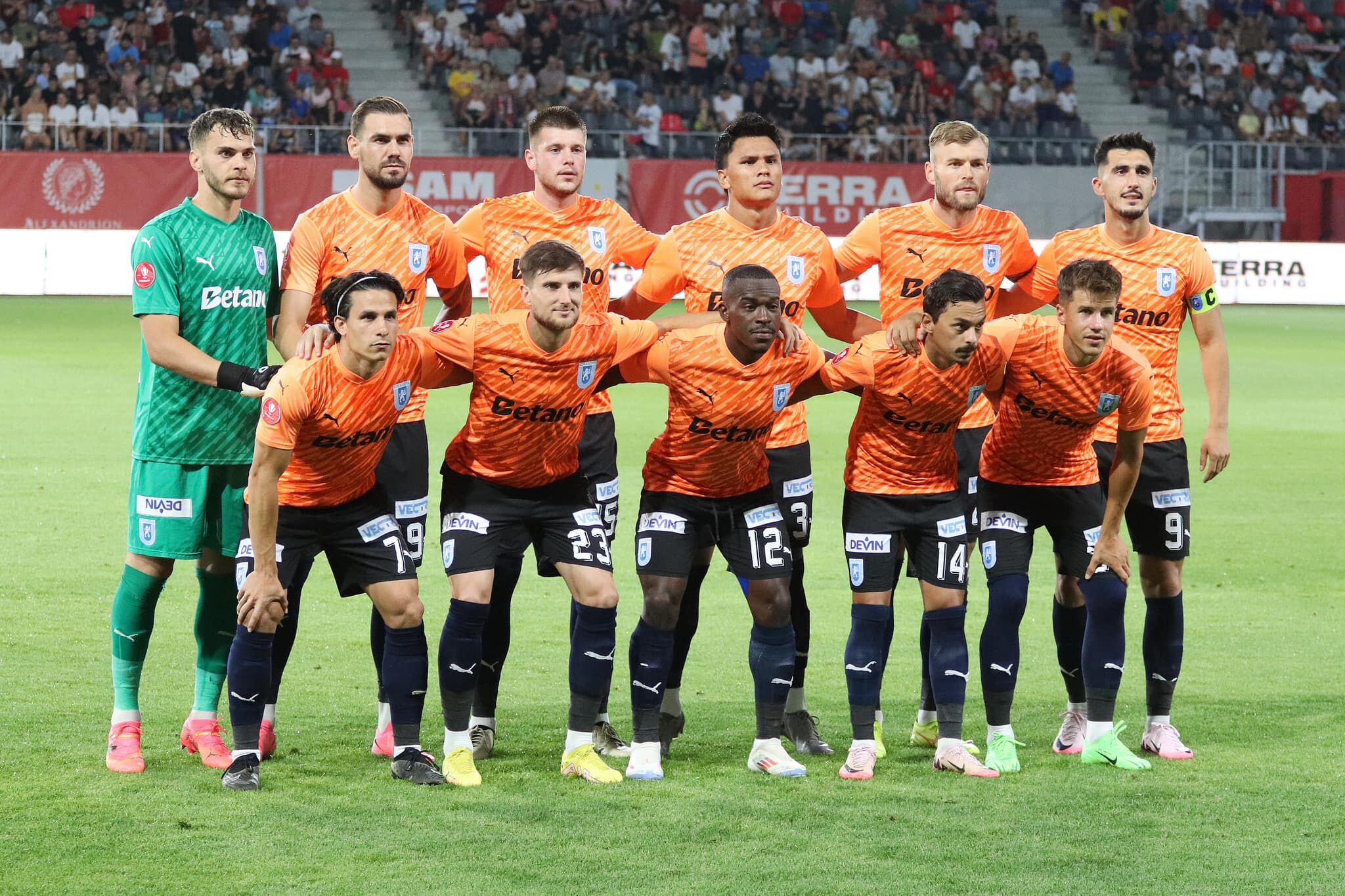 Luis Paradela, Carlos Mora, Universitatea Craiova