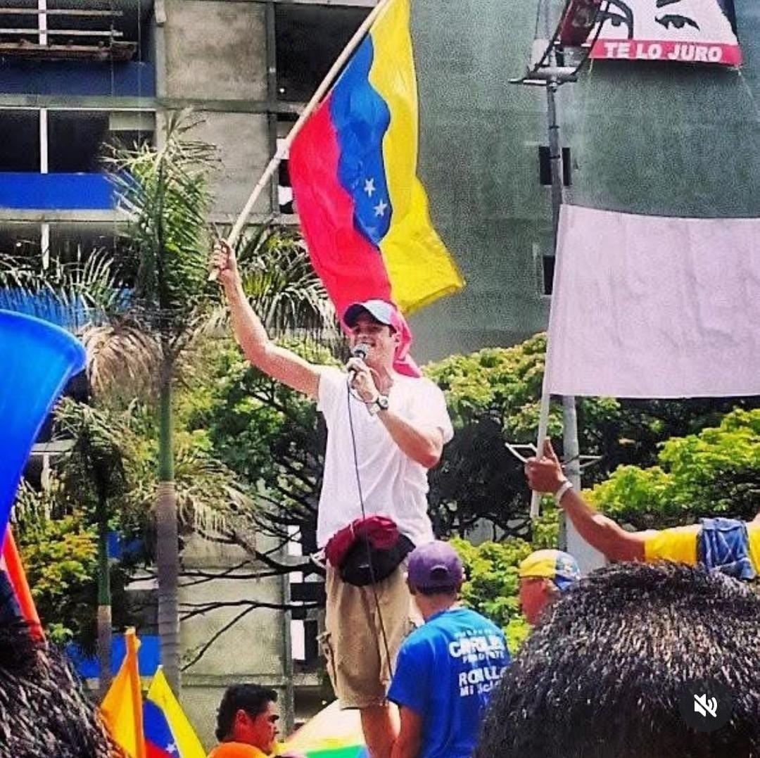 Hendrick Bages compartió un video llorando de felicidad tras conocerse la captura de Nicolás Maduro.
