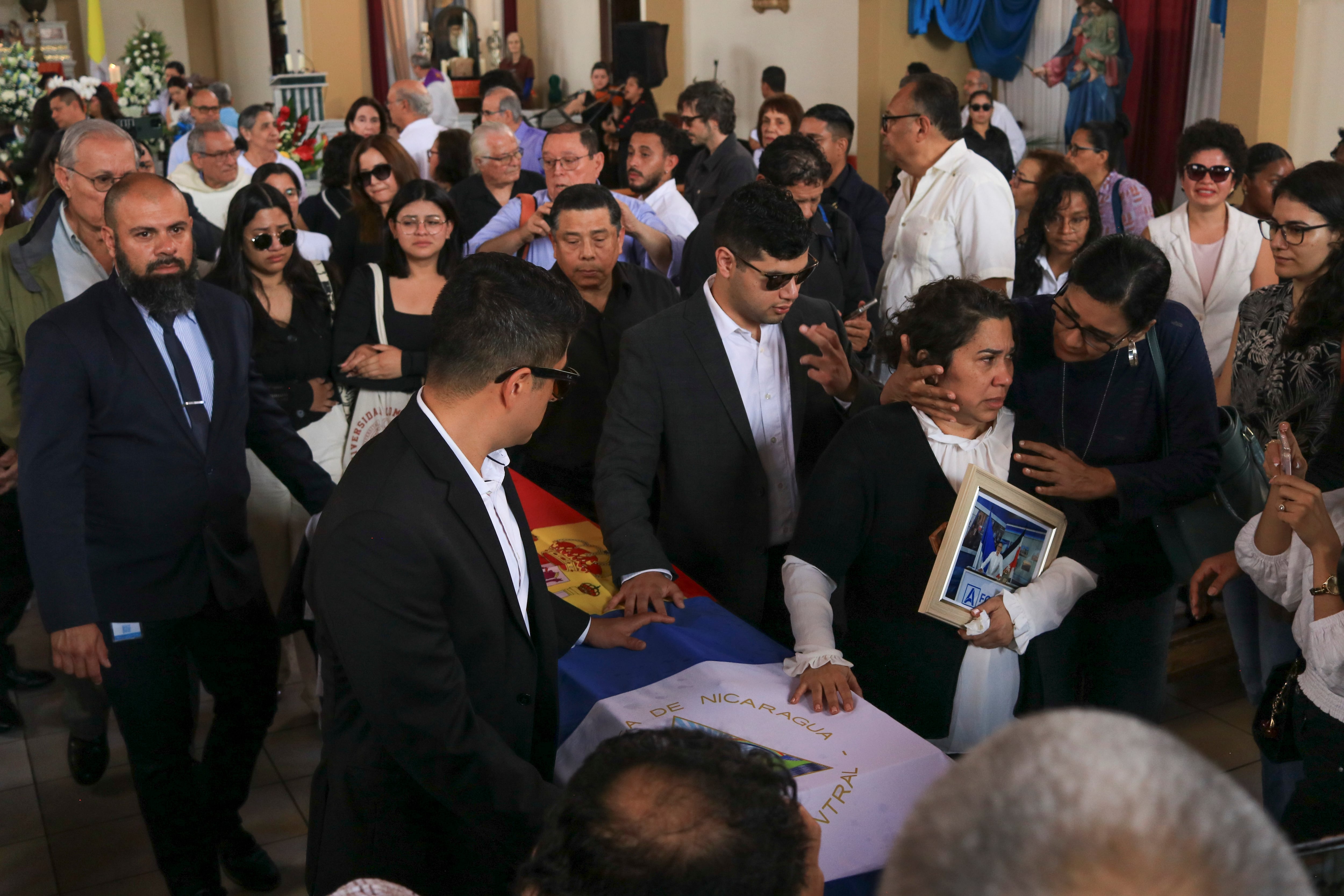 22 de junio 2025
San José, Iglesia de las Ánimas
Funeral del exmilitar nicaragüense Roberto Samcam quien vivió exiliado en Costa Rica desde 2018.
Fotografía: Jonathan Jiménez Flores