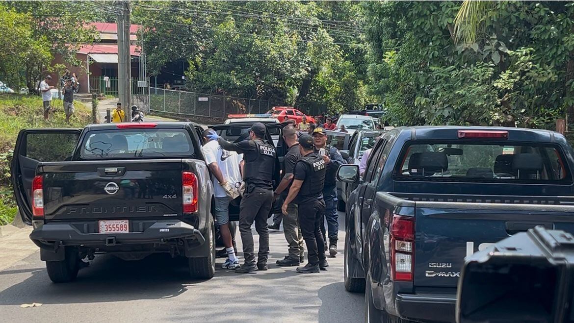 Novio de modelo Rashab García se presentó ante las autoridades junto a su abogado. Foto Exclusiva para La Teja.