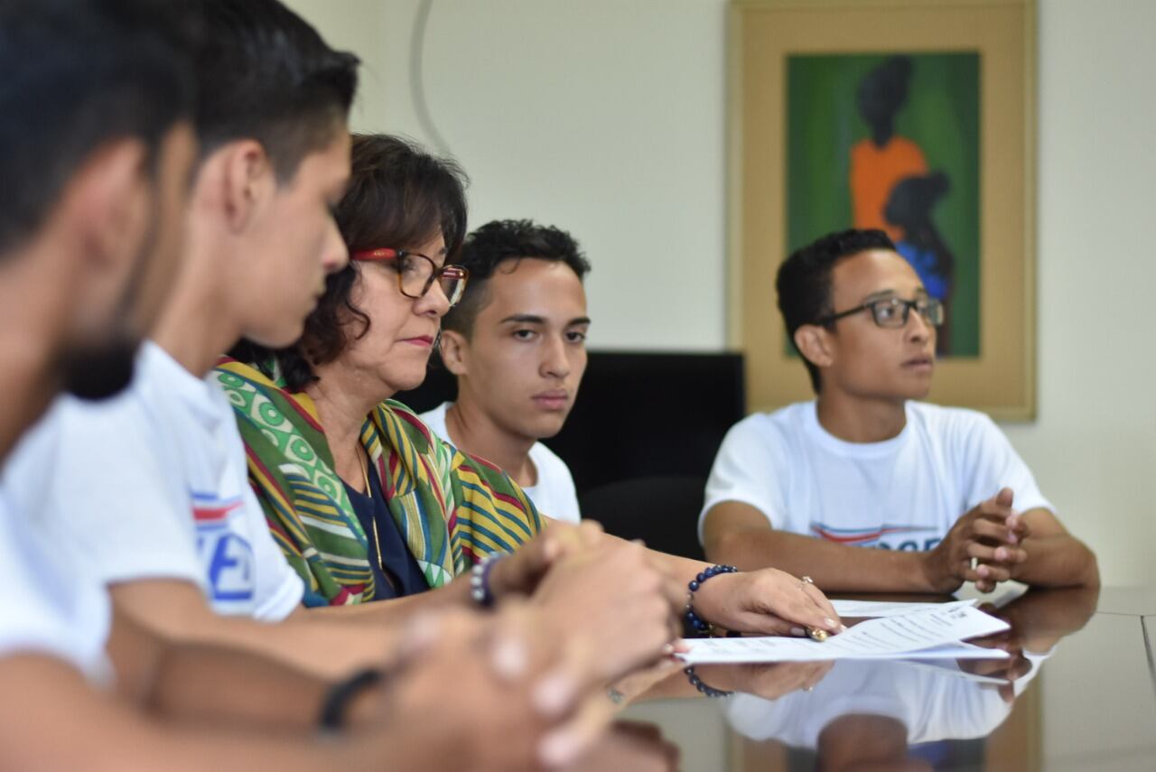 Reunión ministra Guiselle Cruz y estudiantes.