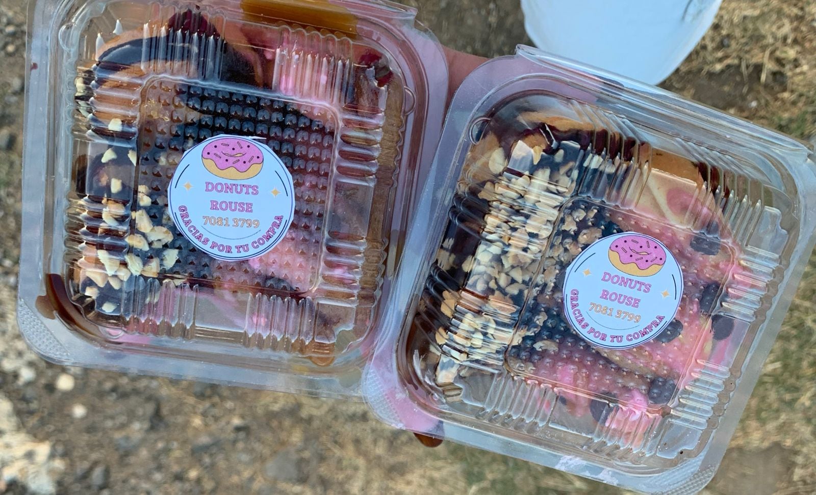 Con apenas 19 años, la nicaragüense Crystel Muñoz decidió dejar su natal Masaya y venirse a Costa Rica con una meta firme: salir adelante y construir un mejor futuro. Ahora vende donitas en un semáforo de Heredia