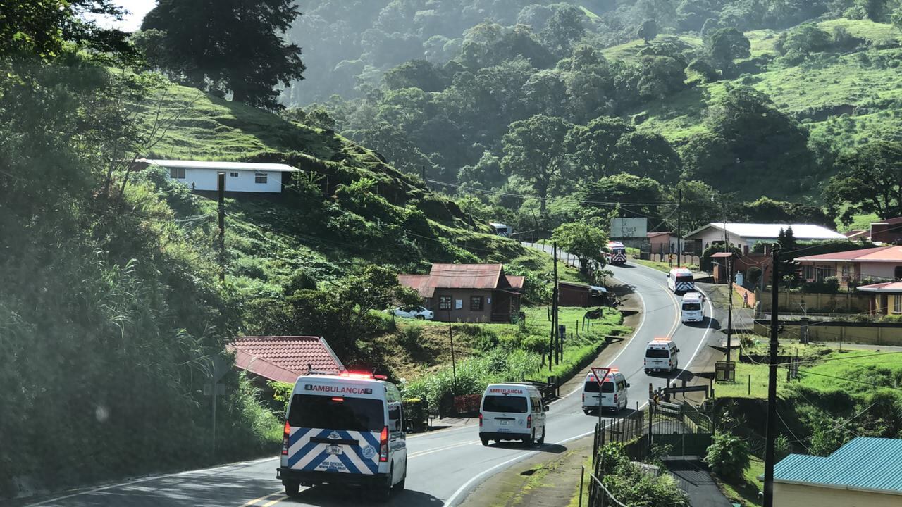 la CCSS, por segunda vez en esta semana, realizó un megatraslado por covid-19, en este caso 14 pacientes que se encontraban internados en el hospital San Carlos, el 12 de agosto del 2021