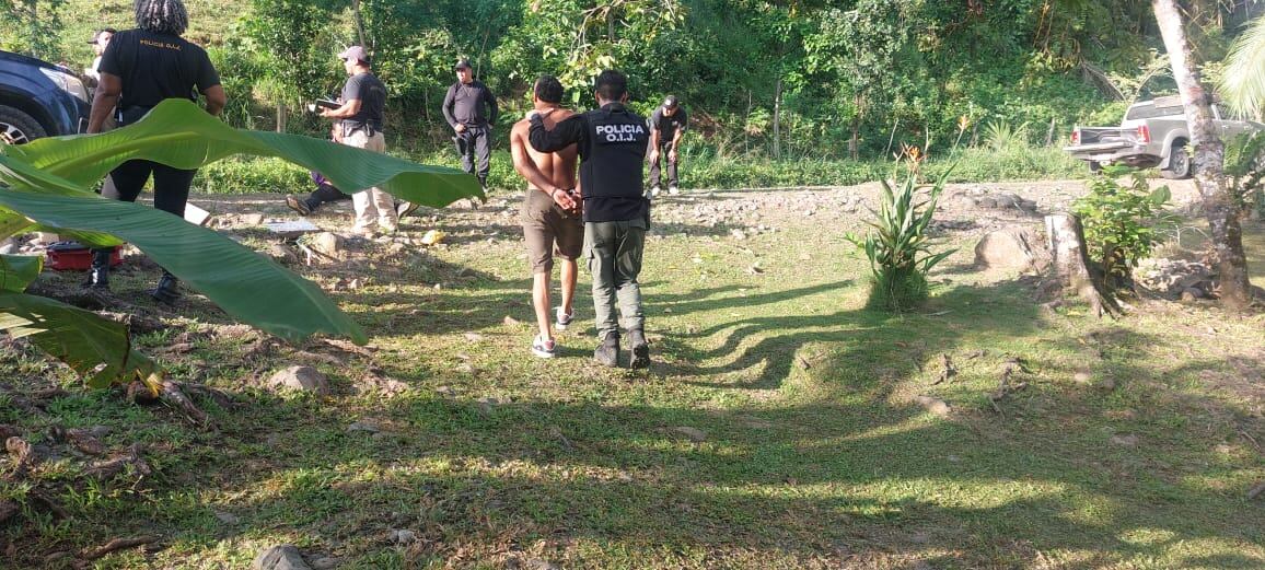 Un sujeto de apellidos Reyes García, de 30 años, conocido como Popín y otro de apellidos Díaz Villegas, de 19 años, alias Chino; sospechosos del homicidio de Greivin Rodríguez Gorgona, de 26 años. Foto: OIJ